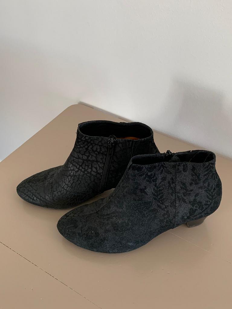 Think enkellaarsje, maat 38, Kleding | Dames, Schoenen, Ophalen of Verzenden, Zo goed als nieuw, Zwart