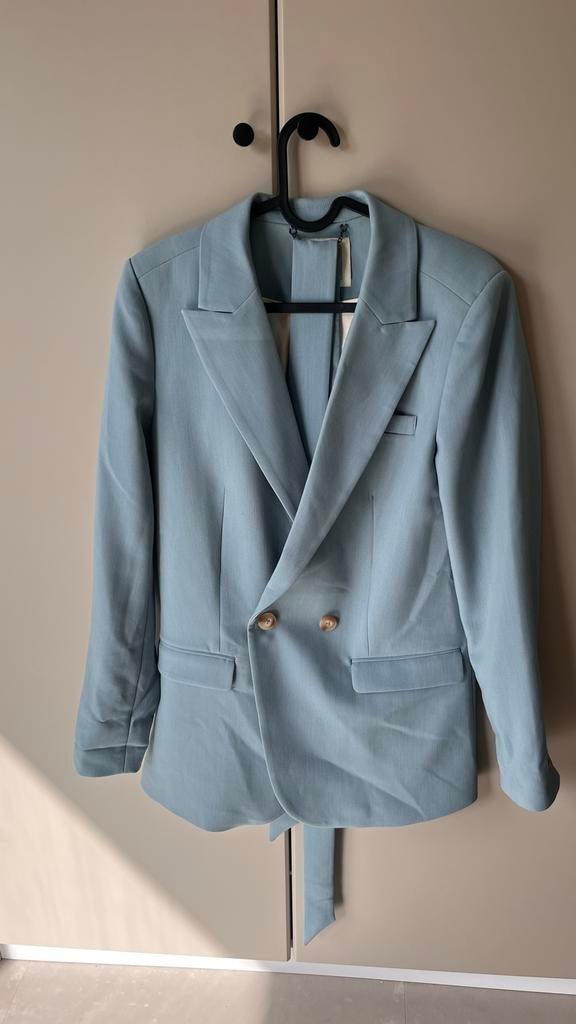 Aaiko blazer sky blue XS met ceintuur, Zo goed als nieuw, Jasje, Maat 34 (XS) of kleiner, Verzenden