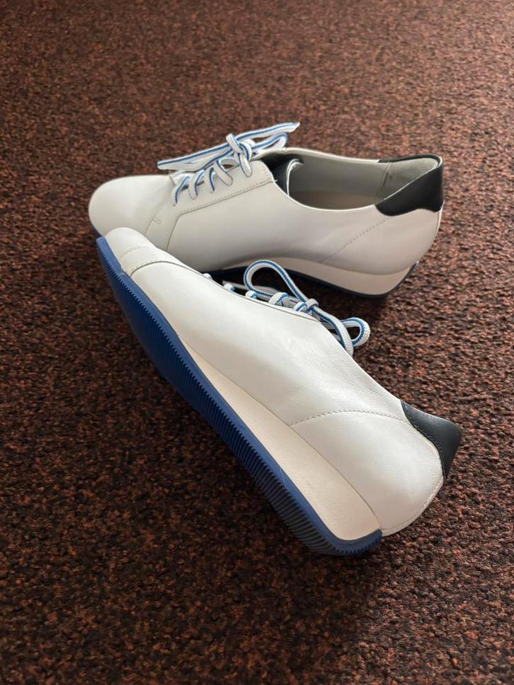 Nieuw: leer Verhulst merk sneakers / schoenen Mt 37,5 - €20, Kleding | Dames, Schoenen, Nieuw, Sneakers of Gympen, Wit, Ophalen of Verzenden