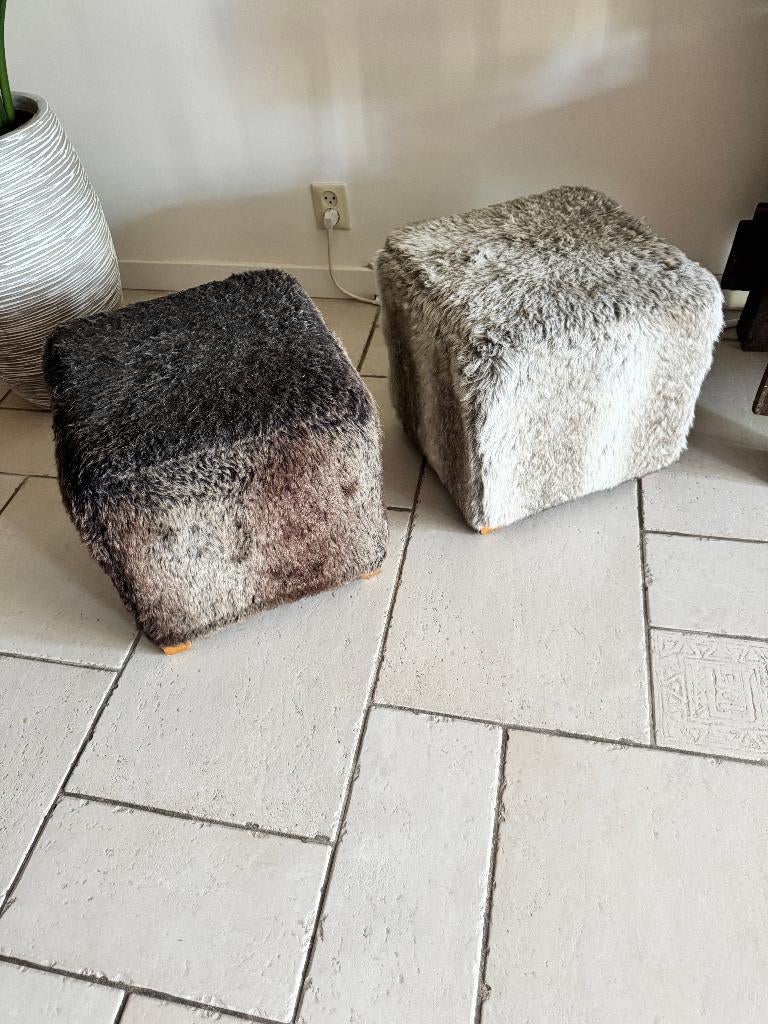 Leuke stoffen fluffy voetenbankjes/poefjes, Ophalen, Minder dan 50 cm, Vierkant, Minder dan 50 cm