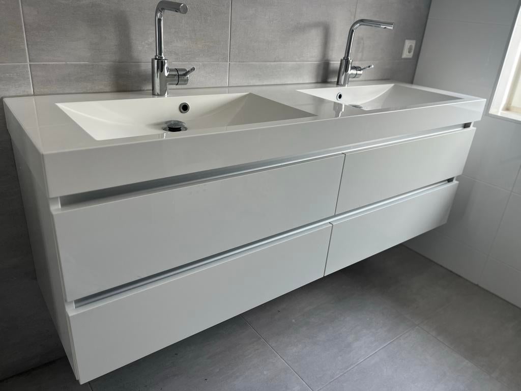 Wastafelmeubel met dubbele wasbak, Huis en Inrichting, Badkamer | Badkamermeubels, Gebruikt, Wastafelkast, Minder dan 100 cm, 150 tot 200 cm