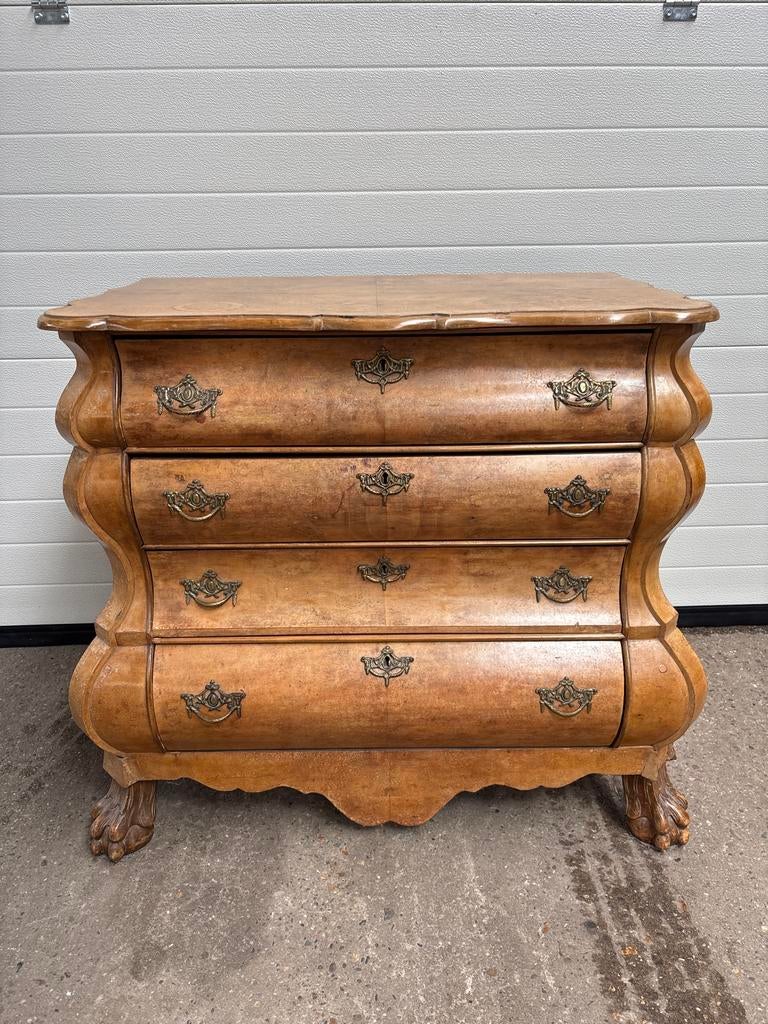 Antieke buikkast met vier laden, Ophalen