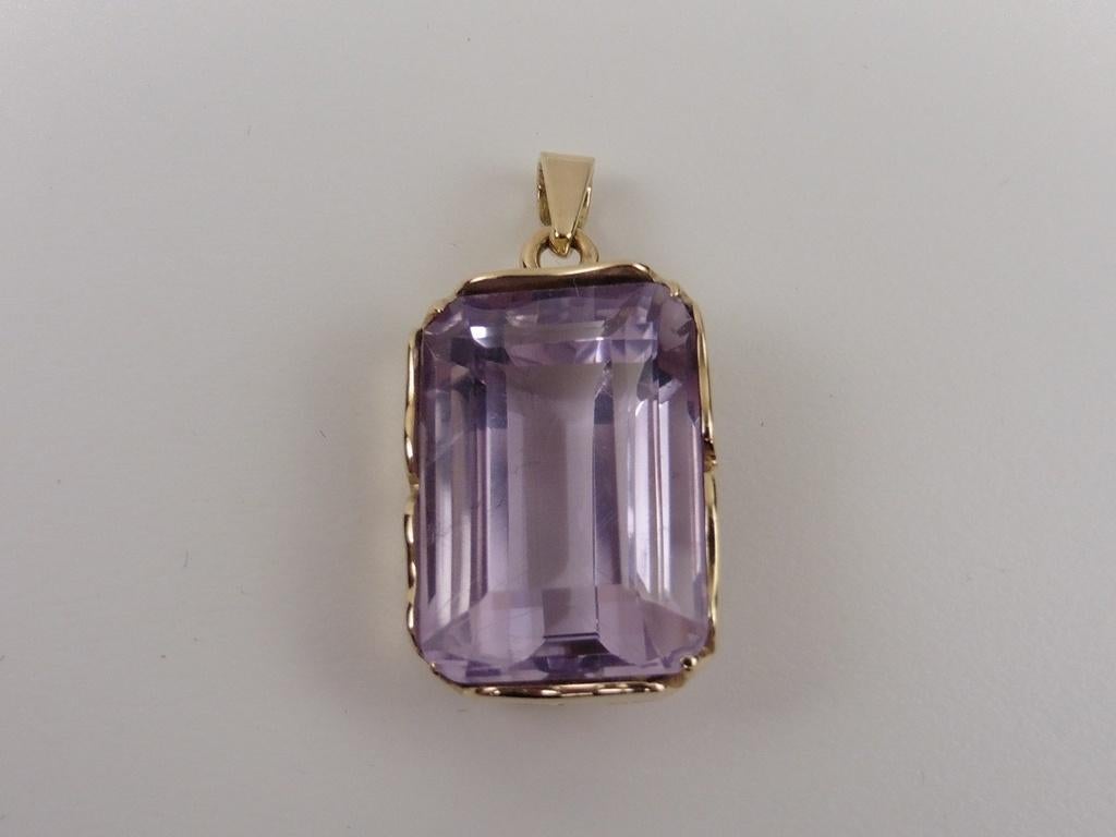 Gouden hanger met amethist                               G97, Gebruikt, Overige voorstellingen, ., Paars