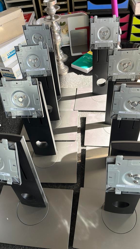 20+ Ongebruikte DELL monitorsteunen, Computers en Software, Monitoren, Ophalen, Nieuw