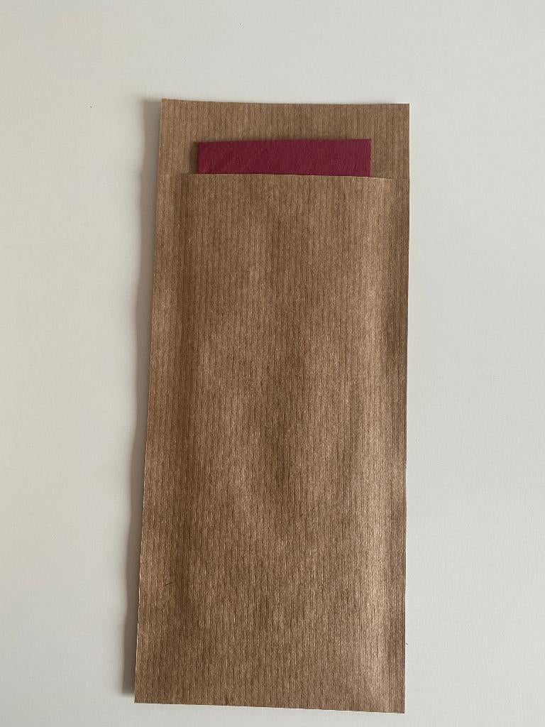 Kraft bestekzakjes met bordeaux rood servet, Ophalen, Nieuw, Overige materialen, Bestekset