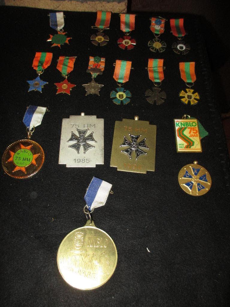 Grote verzameling wandel medailles KNBLO   wandel kruisjes, Postzegels en Munten, Penningen en Medailles, Overige materialen, Nederland