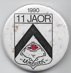 Button De Lambieck Weert 11 jaor 1990, Verzamelen, Speldjes, Pins en Buttons, Ophalen of Verzenden, Gebruikt, Overige onderwerpen