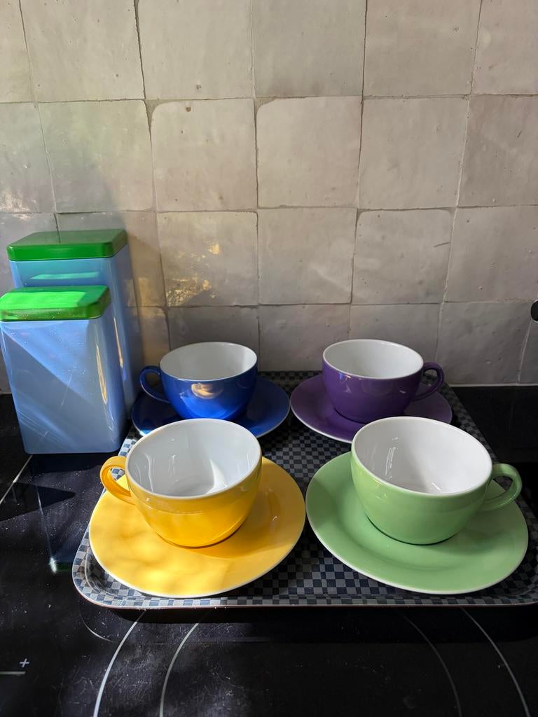 Vier gekleurde Kahla Germany Pronto cappuccino koppen, Huis en Inrichting, Keuken | Servies, Gebruikt, Ophalen of Verzenden, Effen