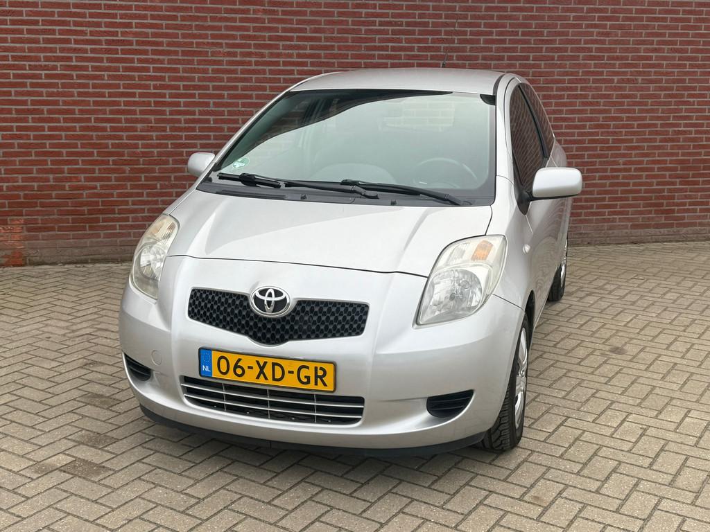 Toyota Yaris 1.3 VVTi Sol / 3-deurs / Airco / Elektrische ra, Voorwielaandrijving, 4 cilinders, 995 kg, Origineel Nederlands