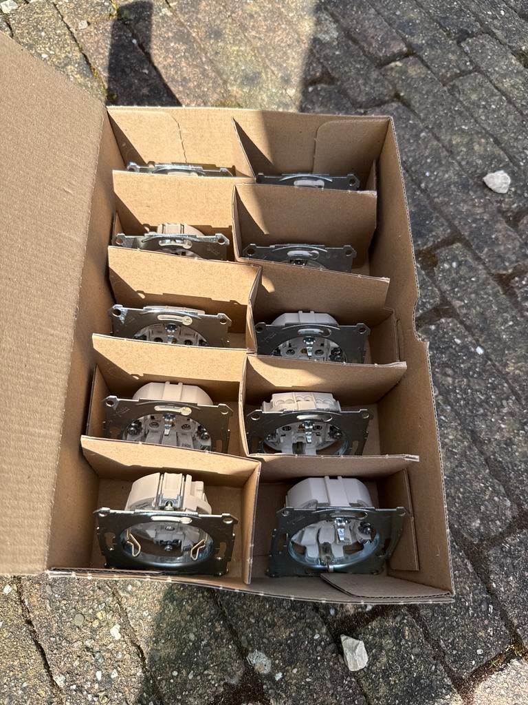 Schneider Electric Merten stopcontacten, Doe-het-zelf en Verbouw, Ophalen of Verzenden, Nieuw, 100 tot 250 mm, Rvs