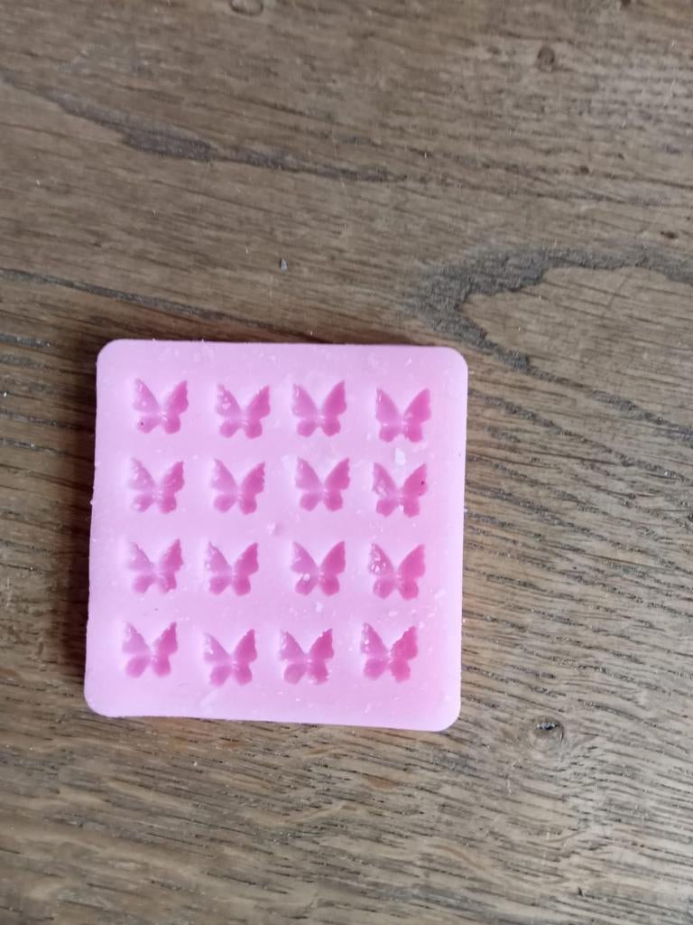 Siliconen mal kaarsen vlinders en aardbeien, Ophalen of Verzenden, Zo goed als nieuw