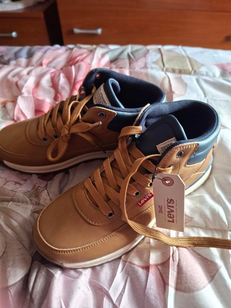 Splinternieuwe levie schoenen. Maat 37., Ophalen of Verzenden, Nieuw, Schoenen