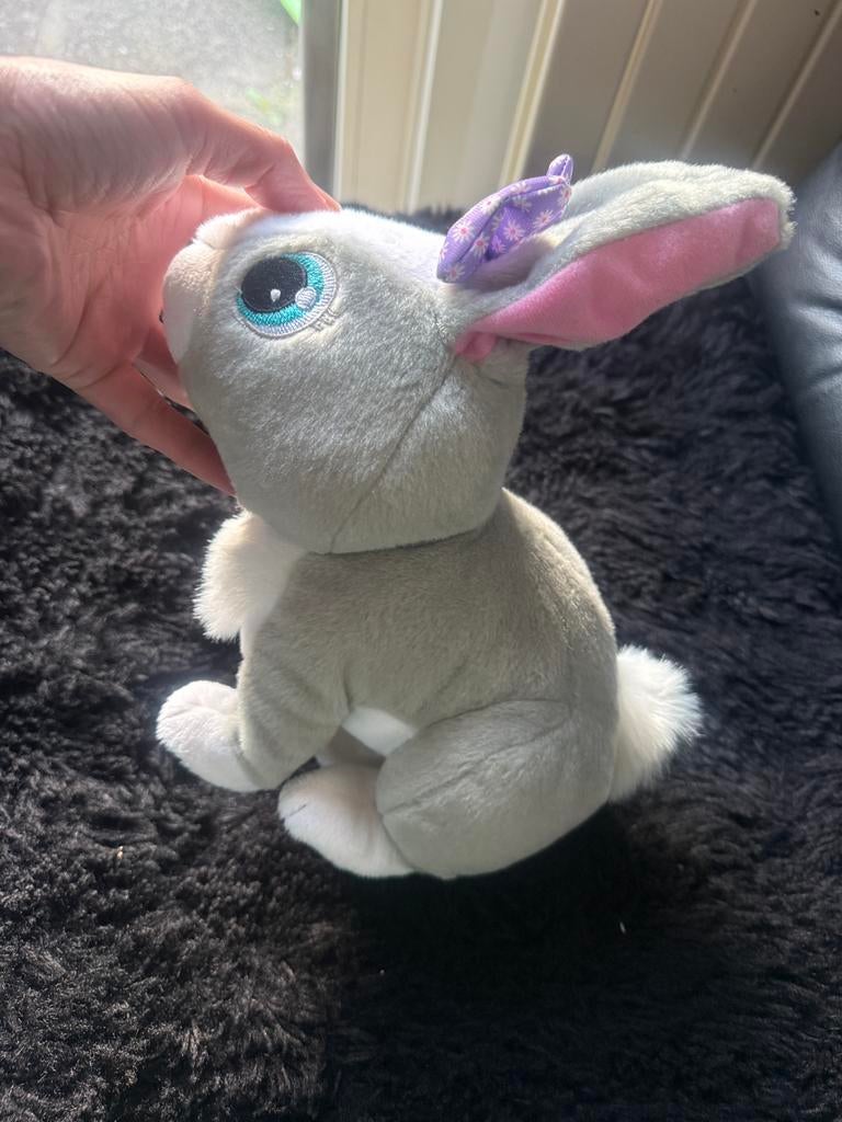 Interactive betsy bunny van IMC toys, Kinderen en Baby's, Speelgoed | Knuffels en Pluche, Overige karakters, Ophalen of Verzenden