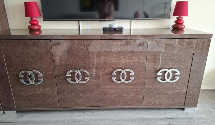 Zeer mooie kasten set: Vitrinekast met dressoir hoogglanzend, Huis en Inrichting, Kasten | Buffetkasten, Zo goed als nieuw, 200 cm of meer