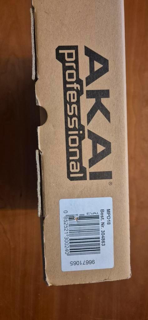 AKAI Professional MPD18 Compact Pad Controller, Muziek en Instrumenten, Midi-apparatuur, Zo goed als nieuw, Ophalen of Verzenden