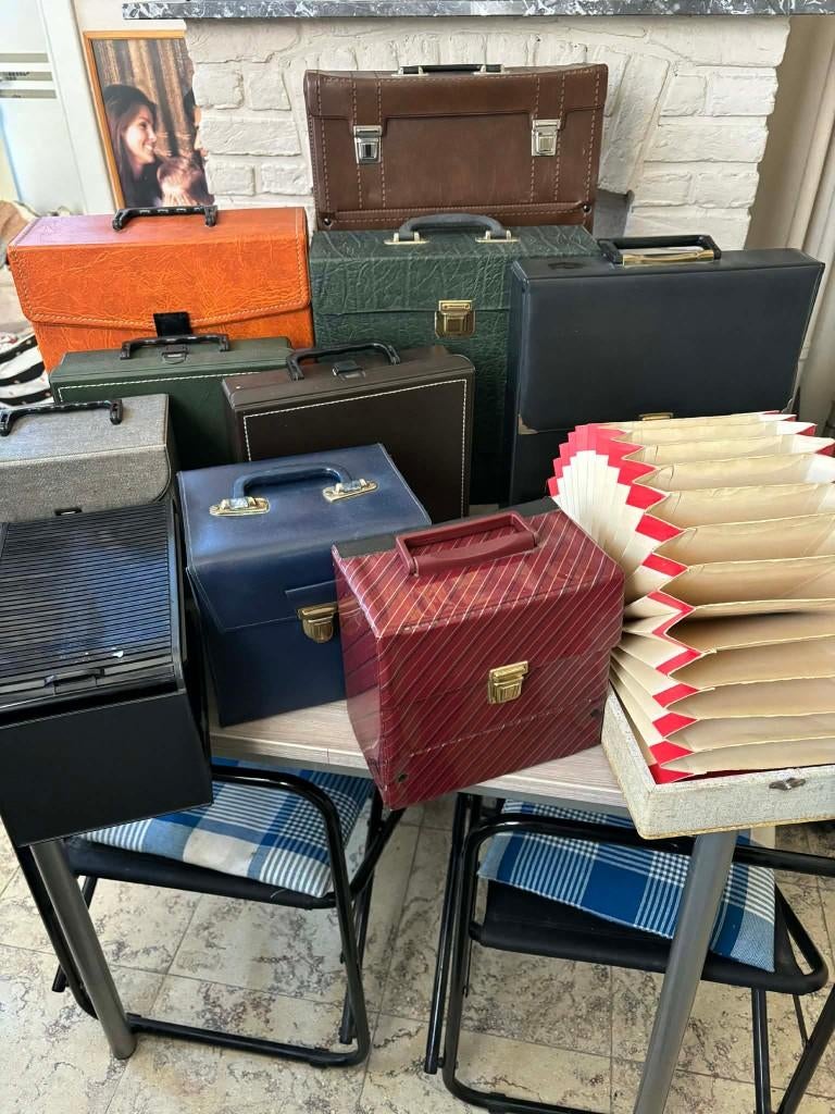 een hele collectie vintage platenkoffers, voor lp's+ singles, Ophalen, Gebruikt