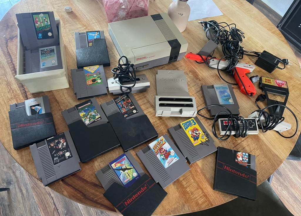 Nintendo nes set met 13 games, Verzenden, ., Met 2 controllers, Zo goed als nieuw
