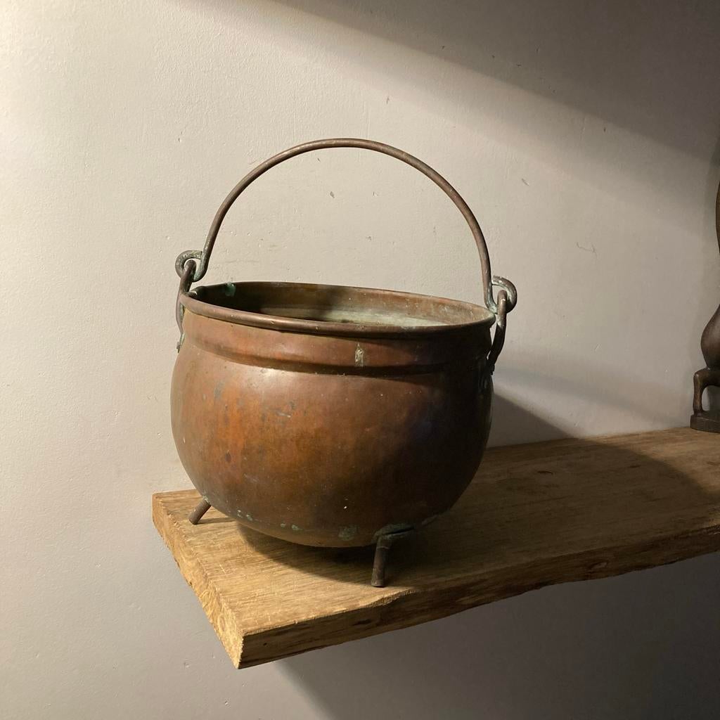 Oude koperen kookpot met handvat en pootjes, Antiek en Kunst, Ophalen of Verzenden