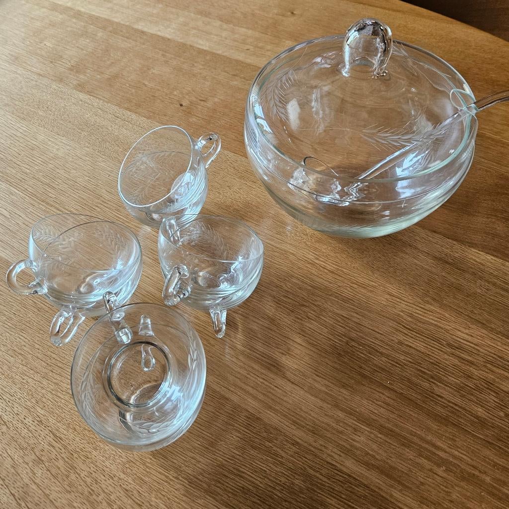 Bowlset 8 delig van meer dan 100 jaar oud., Ophalen