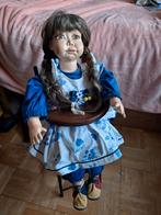 Pop met poppestoel en 2 extra sets kleding, Ophalen, Pop