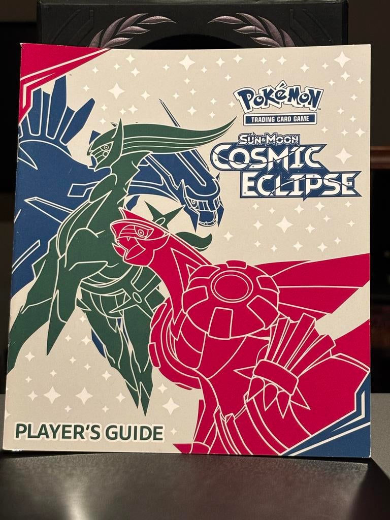 Pokémon TCG Sun & Moon Cosmic Eclipse Spelersgids, Hobby en Vrije tijd, Verzamelkaartspellen | Pokémon, Zo goed als nieuw, Boek of Catalogus