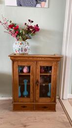 Klein brocante vitrine (hang)kastje., Ophalen