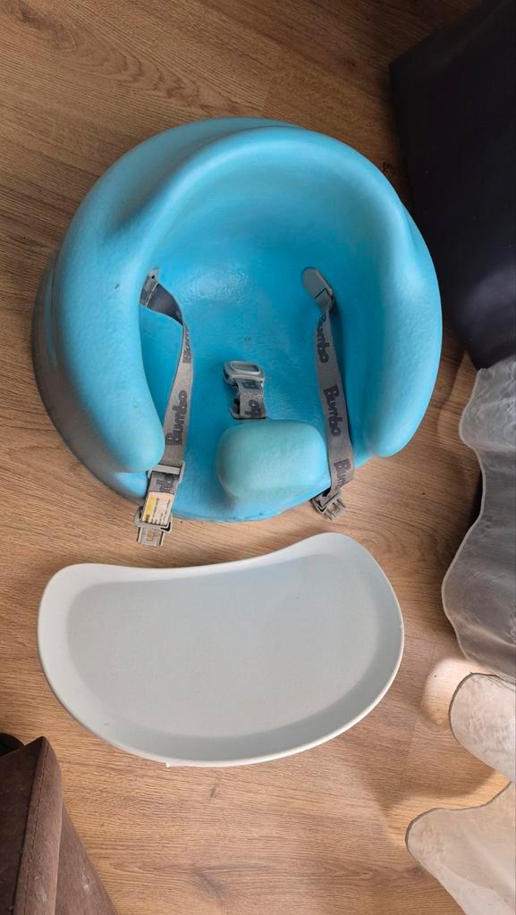 Bumbo seat, Kinderen en Baby's, Kinderstoelen, Gebruikt, Overige typen, Afneembaar eetblad, Gordel(s), Ophalen of Verzenden
