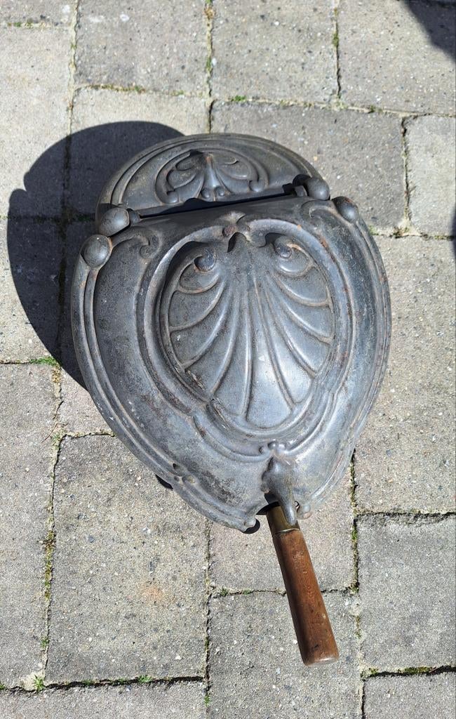 gietijzer Kolenkit met koperen schep, Ophalen