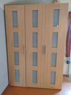 Kledingkast driedeurs, Ophalen, Met deur(en), Gebruikt, 100 tot 150 cm