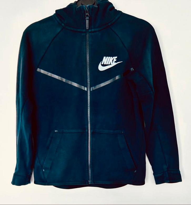 Nike Tech Fleece vest maat 164 (14 jaar), Kinderen en Baby's, Kinderkleding | Maat 164, Zo goed als nieuw, Jongen of Meisje, Trui of Vest