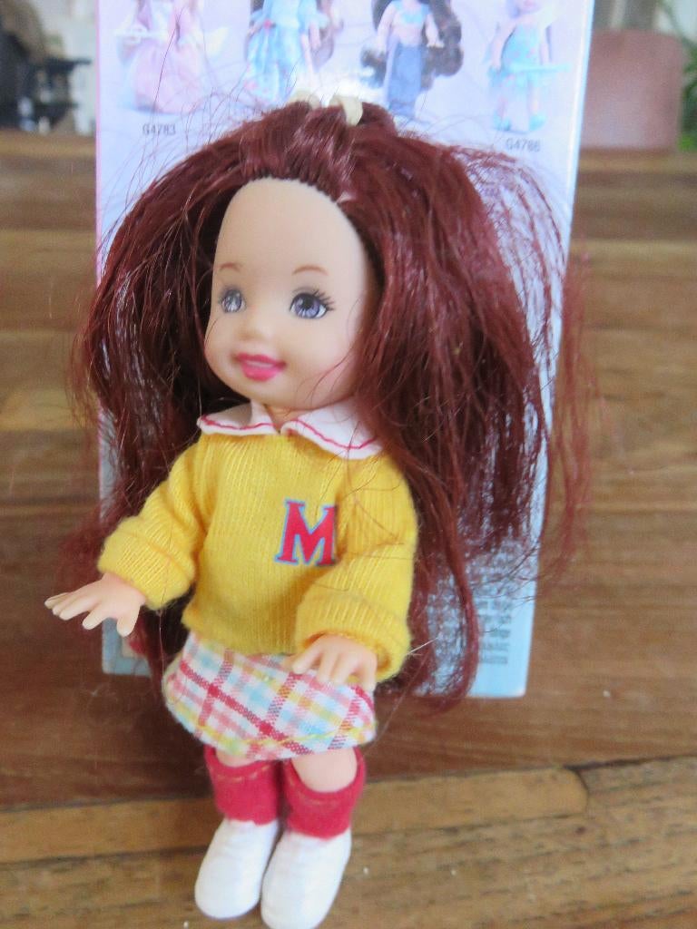 BARBIE SHELLY  SPORTIEF  NIEUW, Verzamelen, Poppen, Verzenden, Zo goed als nieuw, Pop