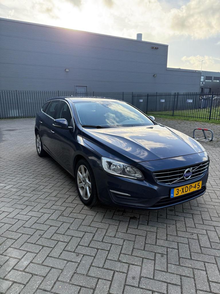 Volvo V60 D2 115pk Start/stop 2014 Blauw/New Apk, Auto's, Volvo, Voorwielaandrijving, 4 cilinders, Origineel Nederlands, 1560 cc