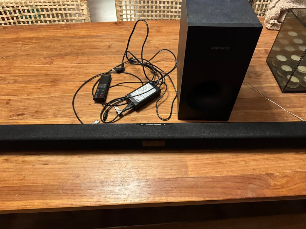 Samsung soundbar HW-J355, Audio, Tv en Foto, Soundbars, Ophalen, Zo goed als nieuw