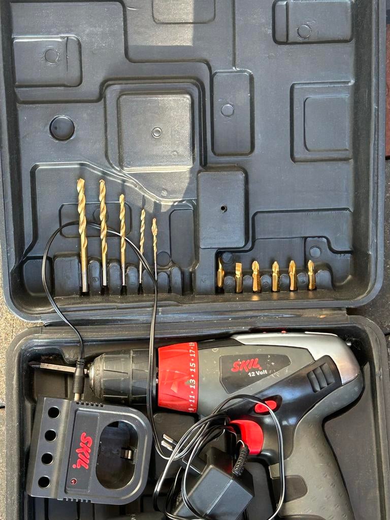 SKIL 12 Volt boormachine met accessoires, Ophalen of Verzenden, Gebruikt, Minder dan 400 watt, Boor- en Schroefmachine
