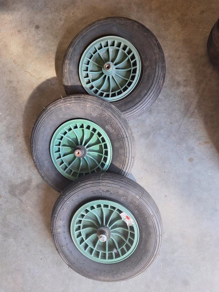 3x Kruiwagen band (1x nieuw, 2x gebruikt). Met velg en as, Ophalen of Verzenden