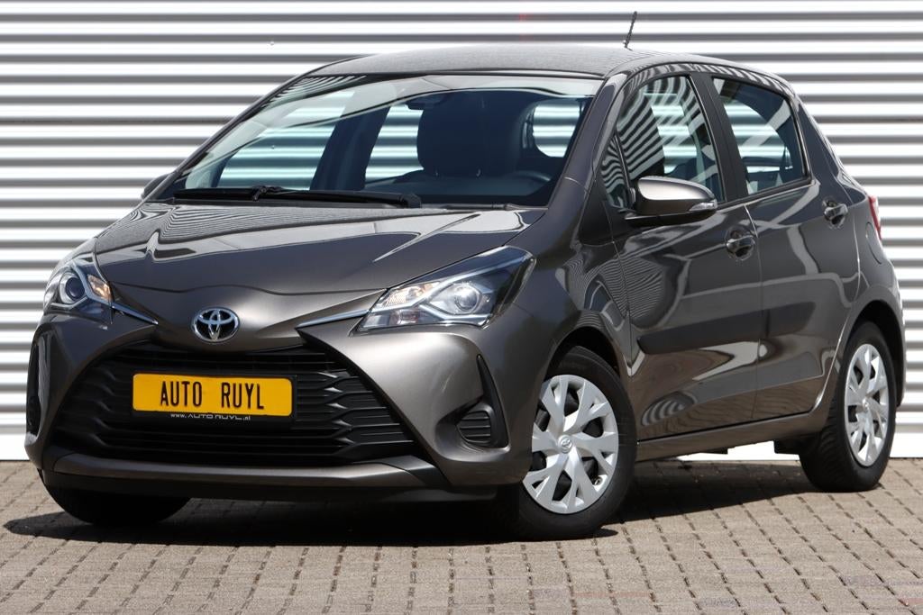 Toyota Yaris 1.0 VVT-i Active Airco / Camera (bj 2018), Auto's, Stof, Gebruikt, Zwart, Bedrijf