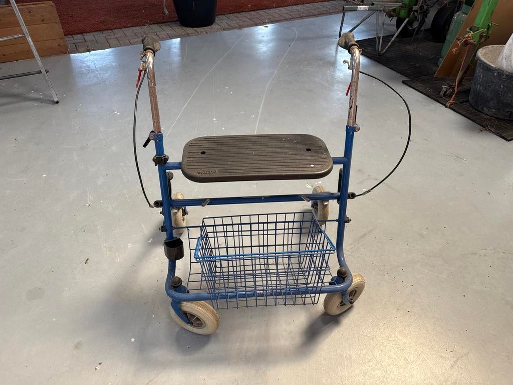 Extra breede rollator met mandje, Ophalen