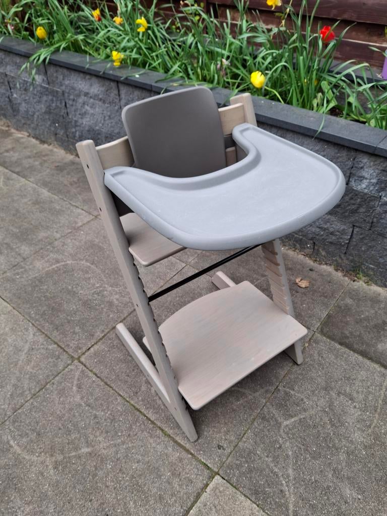 OAK Stokke Tripp Trapp stoel, met tafelblad en babyset, Kinderen en Baby's, Kinderstoelen, Ophalen, Gebruikt, Meegroeistoel, Afneembaar eetblad