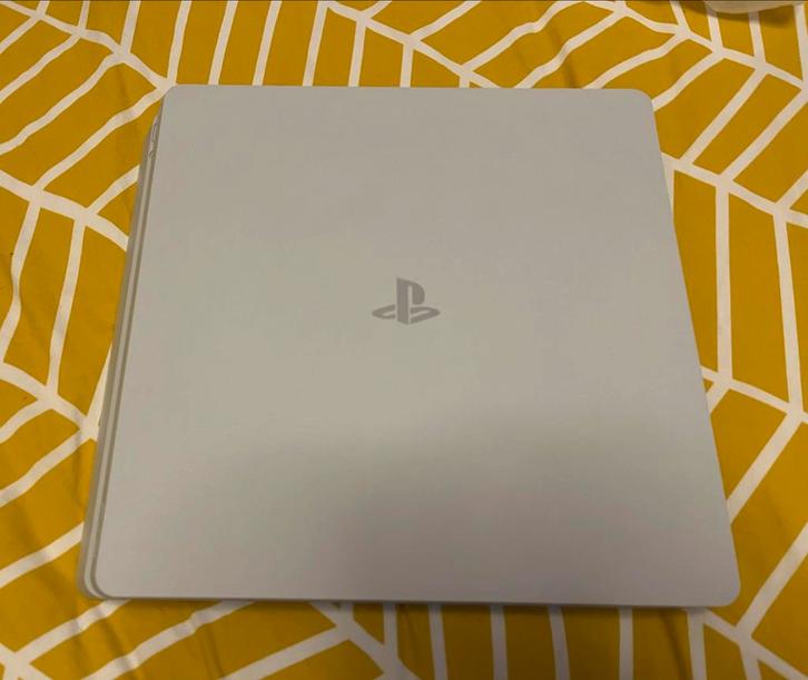 Playstation 4 500GB met 2 controllers en 2 games, Spelcomputers en Games, Spelcomputers | Sony PlayStation 4, Zo goed als nieuw