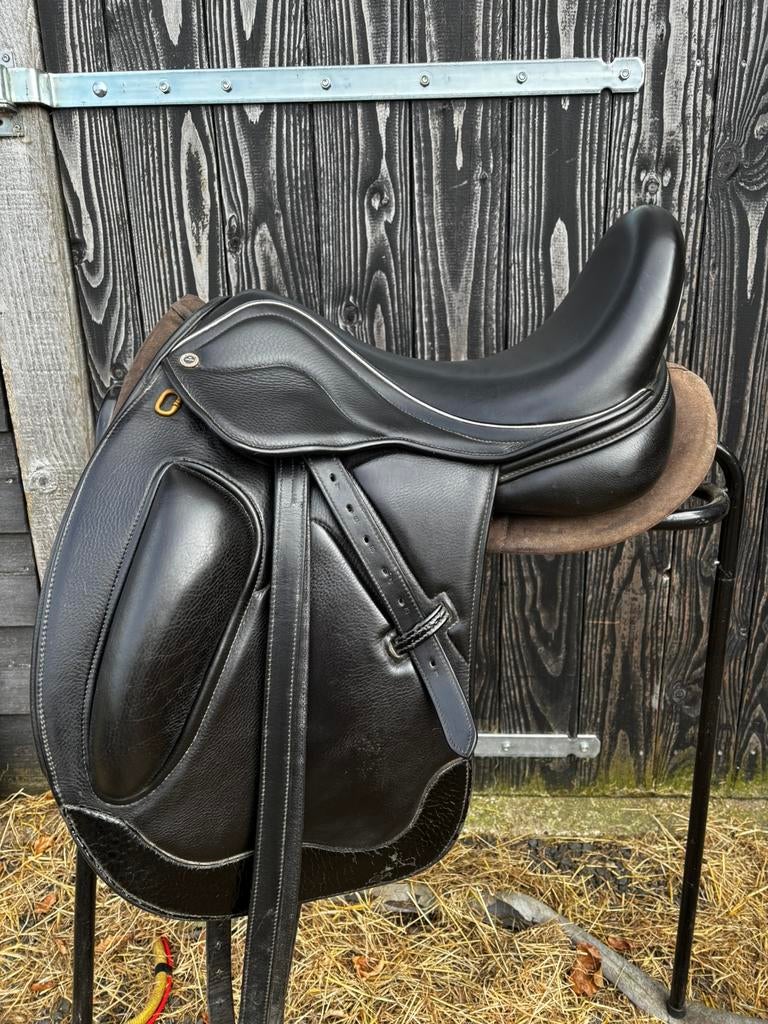 Dressuur zadel, Ophalen, Zo goed als nieuw, Dressuur