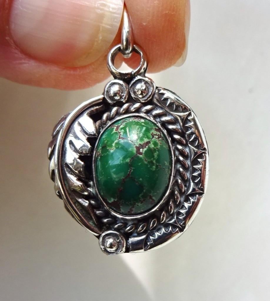 Vintage Navajo zilveren hanger: groene turquoise cabochon, Ophalen of Verzenden, Zilver, Hanger, Met edelsteen