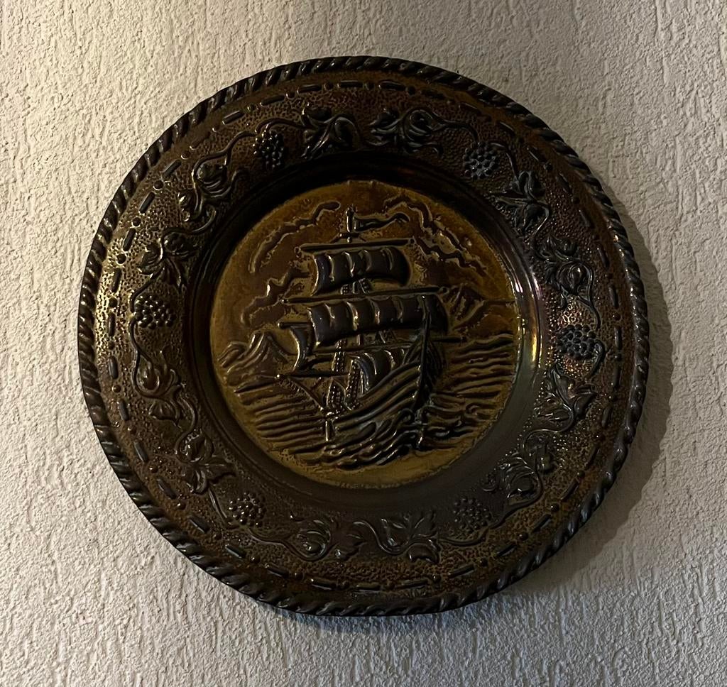 Koperen wandbord schip, Ophalen, Motorboot of Zeilboot