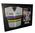Gesigneerd WK shirt Tadej Pogacar - Iconic frame, Verzenden, Nieuw, Buitenlandse clubs