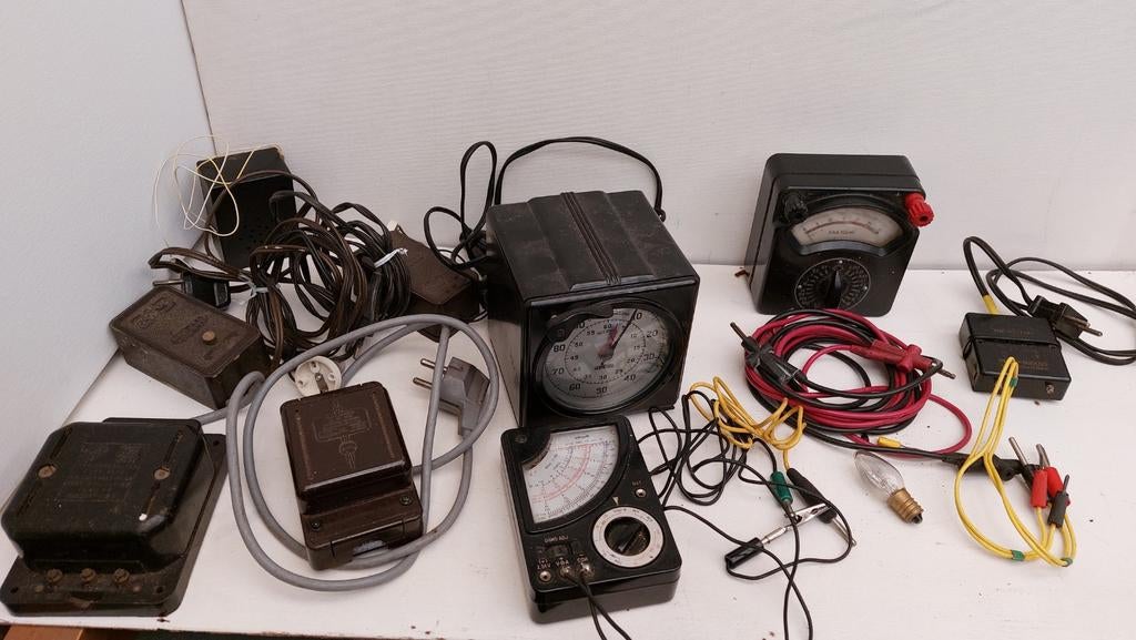 Bakelieten meters en transformatoren, Antiek en Kunst, Antiek | Gereedschap en Instrumenten, Ophalen of Verzenden
