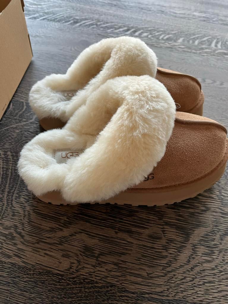 Ugg Disquette pantoffels, cognac, maat 38, Kleding | Dames, Schoenen, Ophalen of Verzenden, Nieuw, Bruin, Pantoffels of Sloffen