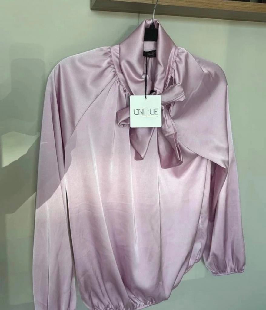 Elegante satijnen blouse met strikdetail - Nieuw, Ophalen of Verzenden, Nieuw, Maat 38/40 (M), Paars