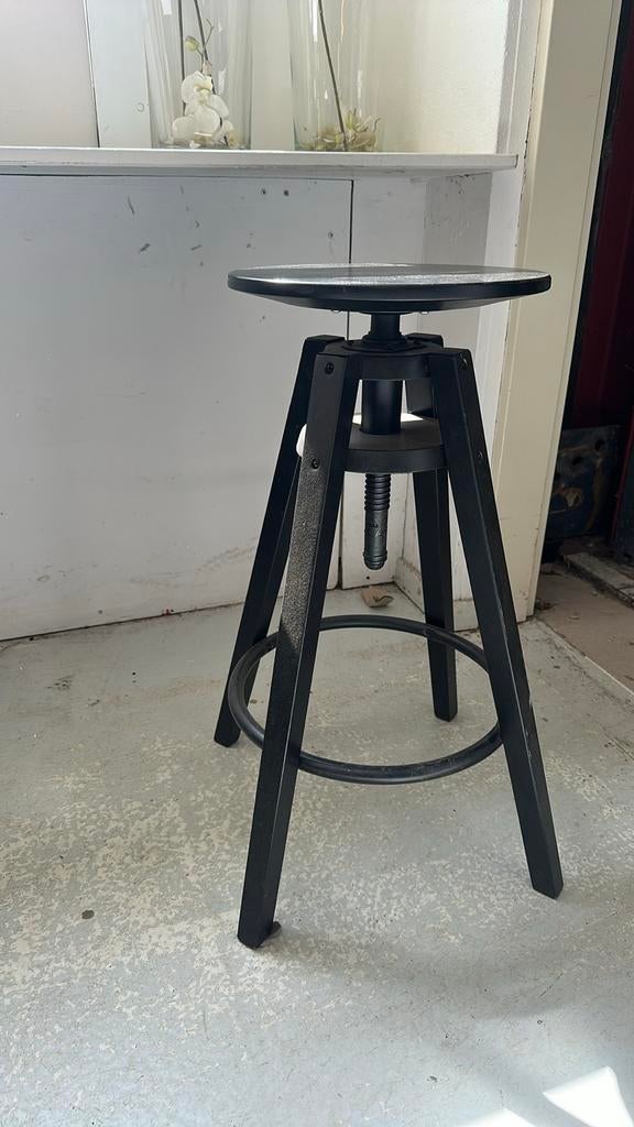 Zwarte kruk, in hoogte verstelbaar, met voetsteun, Gebruikt, In hoogte verstelbaar, 60 tot 90 cm, Ophalen of Verzenden