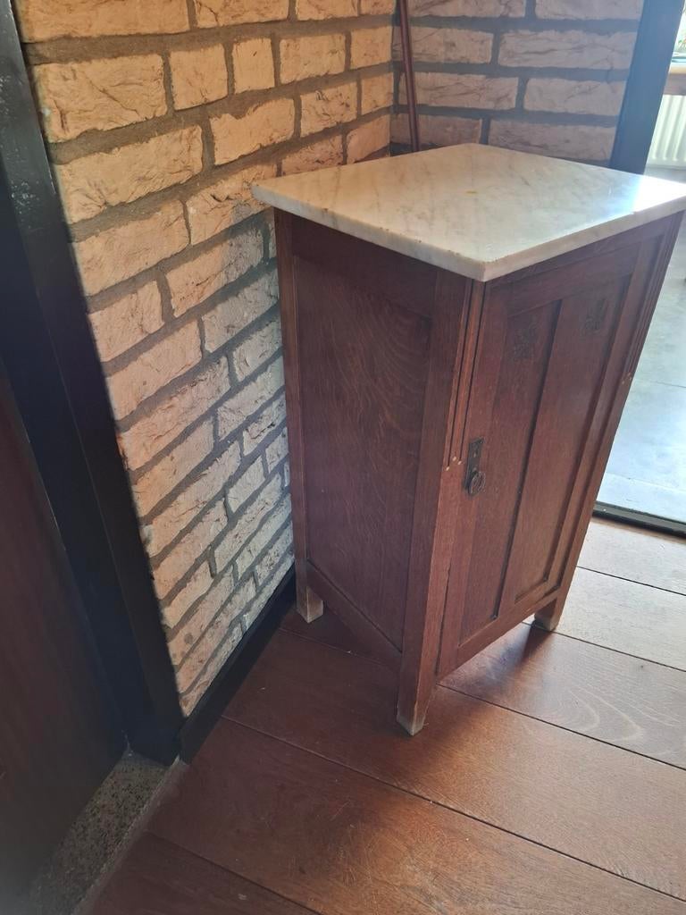 Antiek eikenhouten kastje met marmeren blad, Antiek en Kunst, Antiek | Meubels | Kasten, Ophalen