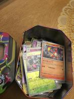 Pokémon kaarten in blik, Ophalen of Verzenden, Gebruikt, Meerdere kaarten, Foil