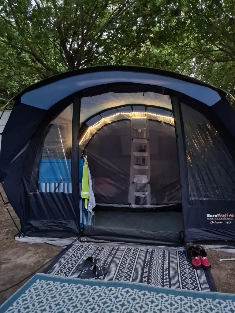 Eurotrail tunneltent 280 kleur blauw., Caravans en Kamperen, Ophalen of Verzenden, Gebruikt, Tot en met 5